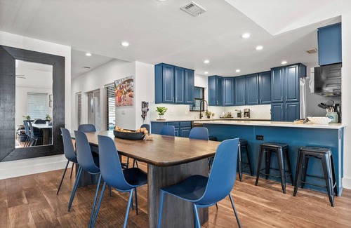 Bouldin House | Exceptional Urban Downtown Villa with Pool and Patio