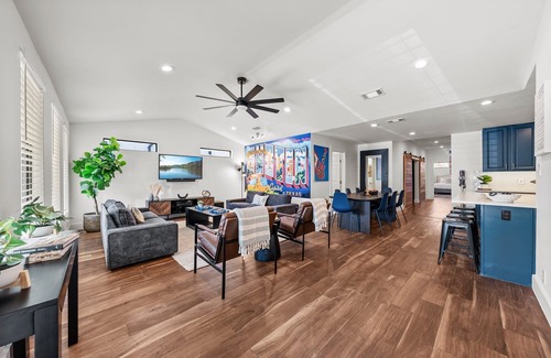 Bouldin House | Exceptional Urban Downtown Villa with Pool and Patio