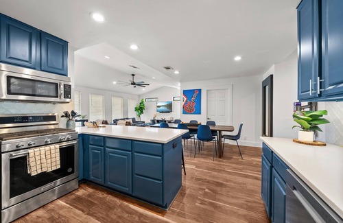Bouldin House | Exceptional Urban Downtown Villa with Pool and Patio