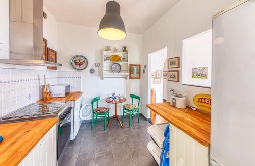 Pieve Ligure Apartment | CasaViva: Beautiful Seaside Apartment with Pool & Parking