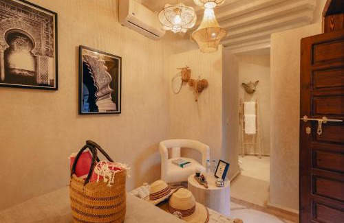 El Hara Villa | Casbah Amor - Rooftop with Pool & Air Conditioning