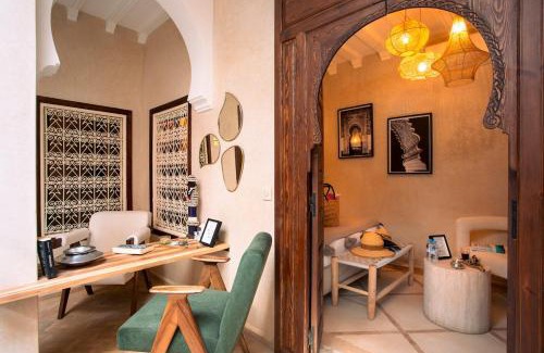 El Hara Villa | Casbah Amor - Rooftop with Pool & Air Conditioning