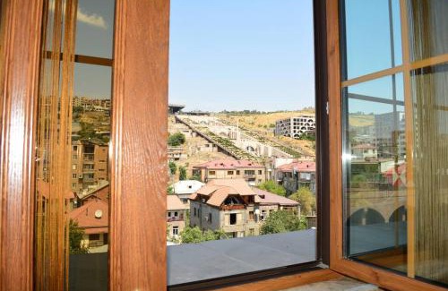 Kentron Apartment | Guest Rated 10/10 Stay at Cascad Ellite PH for Families