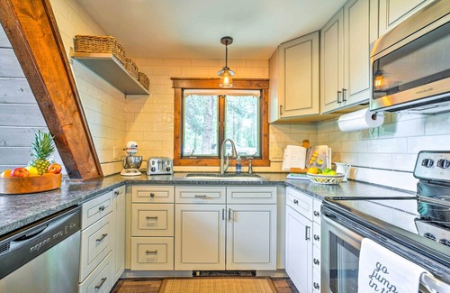 Cascade Cabin | Cozy Cascade A-Frame Cabin with Lake Views & Spa Amenities