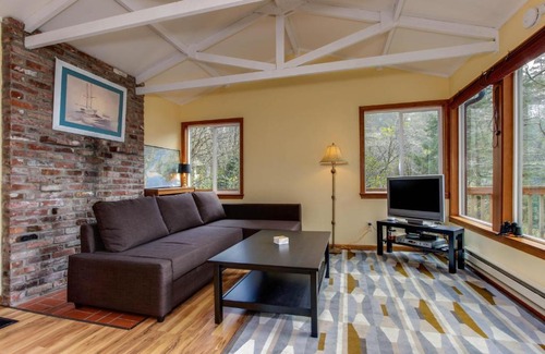Otis House | Relaxing Cascade Head Salmon River Getaway with Pool