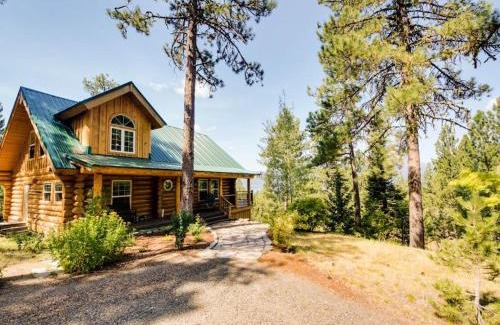 Cascade House | Pet-Friendly Cascade Lakeview Log Cabin with Top Ratings