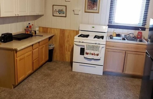 Colorado Springs Cabin | Cozy Cascade Log Cabin with Breakfast & Family Amenities