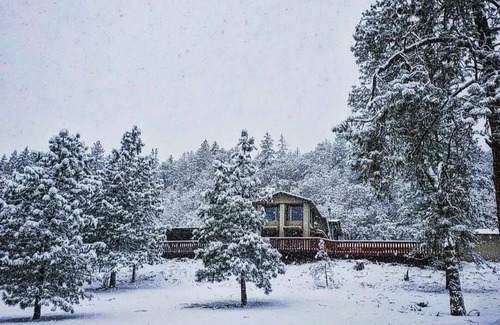 Grants Pass Cabin | Explore the Family-Friendly Cascade Mountain Ranch Retreat