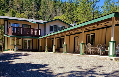 Grants Pass Cabin | Explore the Family-Friendly Cascade Mountain Ranch Retreat
