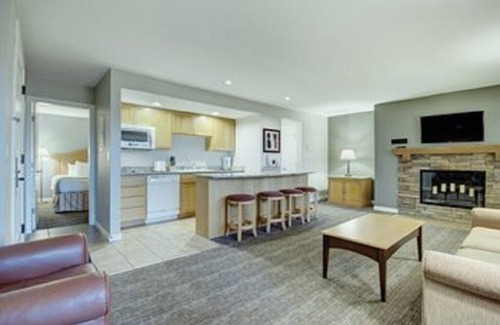 Bend Resort | Explore the Breathtaking Cascade Mountains & Relaxing Amenities