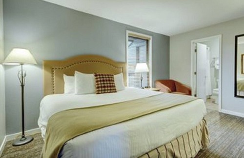 Bend Resort | Explore the Breathtaking Cascade Mountains & Relaxing Amenities