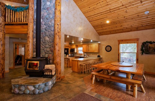 Cascade House | Beautiful Cascade Cabin - Steps from Lake & Golf Course