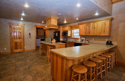 Cascade House | Beautiful Cascade Cabin - Steps from Lake & Golf Course