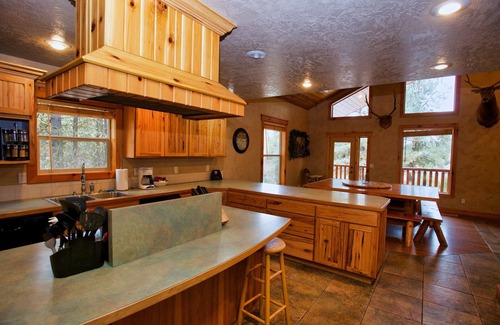 Cascade House | Beautiful Cascade Cabin - Steps from Lake & Golf Course