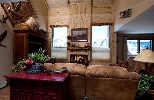 Purgatory House | Top-Rated Cascade Village 56: Family-Friendly with Pools