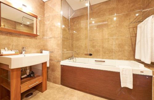 Lagos Resort | Delightful Cascade Wellness Resort with Oceanfront Amenities