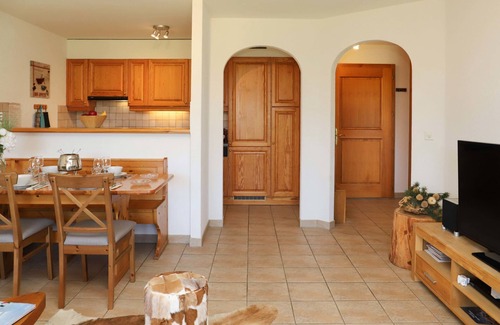 Randogne Apartment | Discover Cascade d'Eden: Top-Rated Lake View Retreat