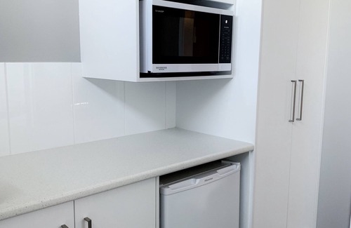 Dubbo Hotel | Comfortable Stay at Cascades Motor Inn with Pool & Dining