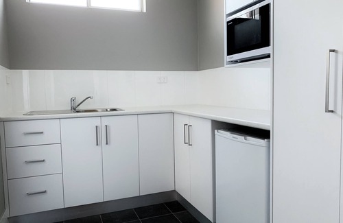 Dubbo Hotel | Comfortable Stay at Cascades Motor Inn with Pool & Dining