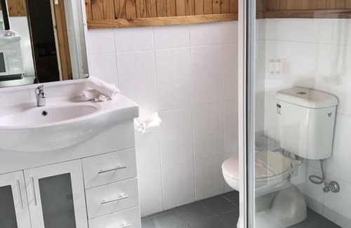 Dubbo Hotel | Comfortable Stay at Cascades Motor Inn with Pool & Dining