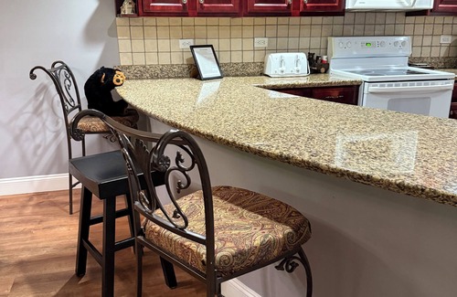 Gatlinburg Condo | Experience Cascading Creek Gatehouse Condos with Hot Tub Access