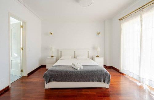 Alvide House | Cozy Alvide Guest House with Pool and Oceanfront Bliss