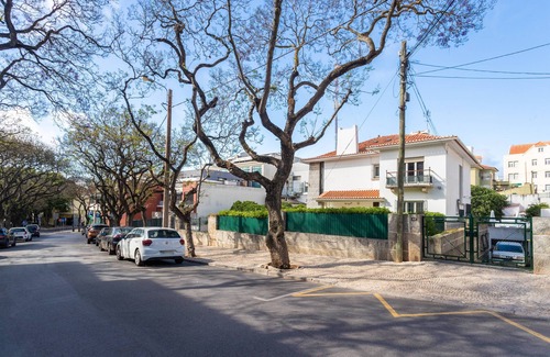Cascais Villa | Discover Villa Jacarandá T5: Oceanfront Bliss Awaits