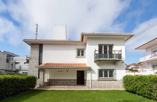 Cascais Villa | Discover Villa Jacarandá T5: Oceanfront Bliss Awaits