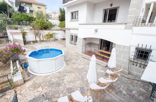 Cascais Villa | Discover Villa Jacarandá T5: Oceanfront Bliss Awaits