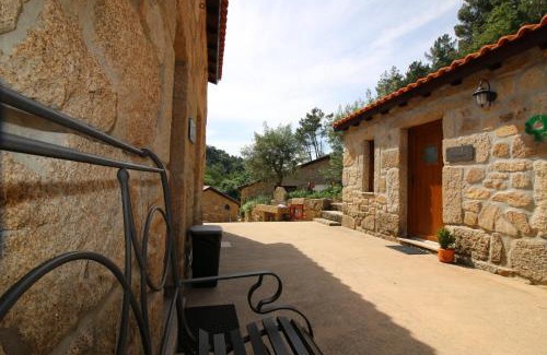 Gouviaes House | Pet-Friendly Escape at Cascata do Varosa with Ocean Views