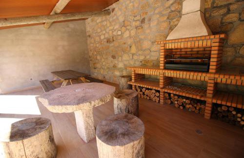 Gouviaes House | Pet-Friendly Escape at Cascata do Varosa with Ocean Views