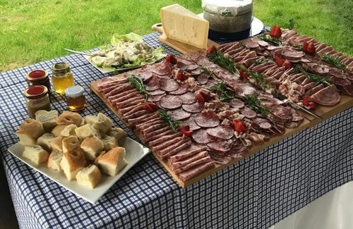 Pombia Bed & Breakfast | Cascina Cattabreghetta: Oceanfront Retreat with Hot Tub