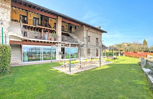 Padenghe sul Garda House | Relaxing Agriturismo Cascina Crocelle with Oceanfront Amenities