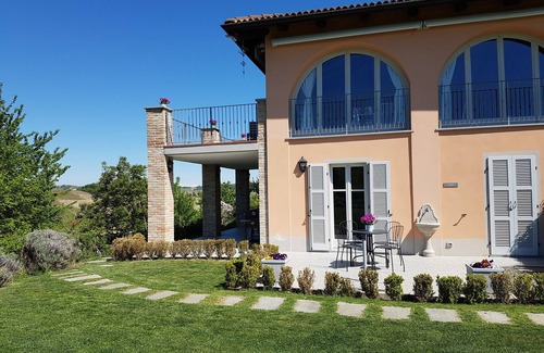 Castiglione Tinella Apartment | Top-Rated Cascina del Noce with Spa and Pool in Asti