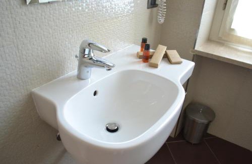Lonato del Garda House | Discover Cascina Graziosa: Family-Friendly with a Restaurant