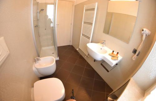 Lonato del Garda House | Discover Cascina Graziosa: Family-Friendly with a Restaurant