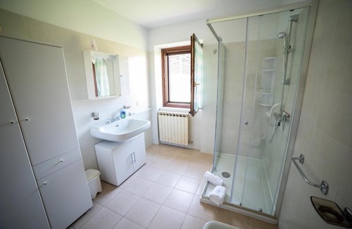 Samolaco House | Highly Rated Cascina Pirondini: Family-Friendly Getaway