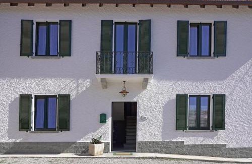 Leggiuno House | Discover Cascina Riva: Pet-Friendly with Top Reviews!