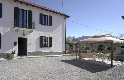 Leggiuno House | Discover Cascina Riva: Pet-Friendly with Top Reviews!
