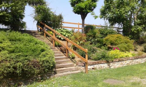 Farigliano House | Discover Cascina Stralla: Pet-Friendly Retreat with Breakfast