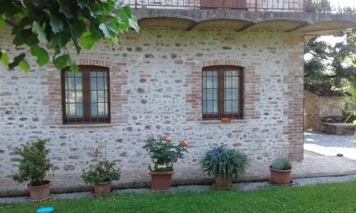 Farigliano House | Discover Cascina Stralla: Pet-Friendly Retreat with Breakfast