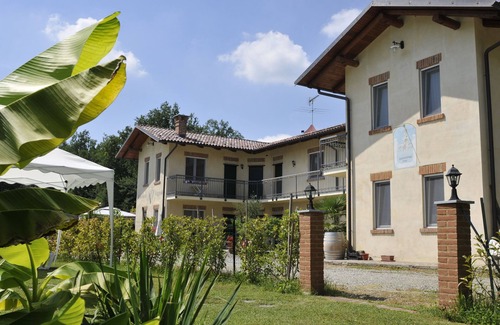 Montafia House | Relaxing Retreat at Cascina Vignole with Ocean View & Pool