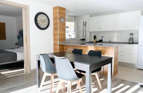 Andorra la Vella Apartment | Casco Antiguo: Scenic Balcony Views for Family Getaways