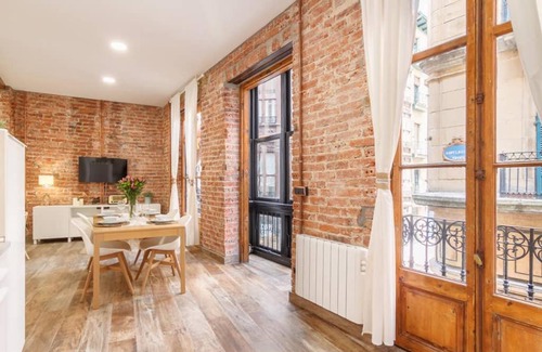 Bilbao Old Town Apartment | Prime Location Hotel near Plaza Nueva & Unamuno - 4 Stars