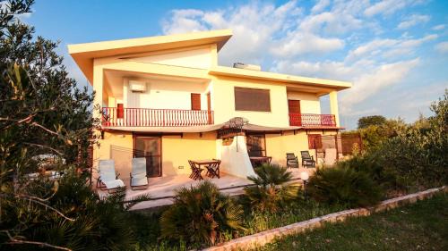 Sciacca House | Case Bongiovi: Pet Friendly Retreat with Ocean Views