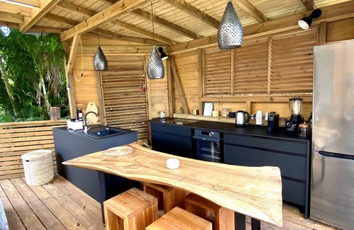 Dampierre House | Ideal Oceanfront Retreat for Couples - Guest Rated 10/10