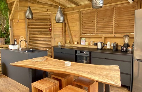 Dampierre House | Ideal Oceanfront Retreat for Couples - Guest Rated 10/10