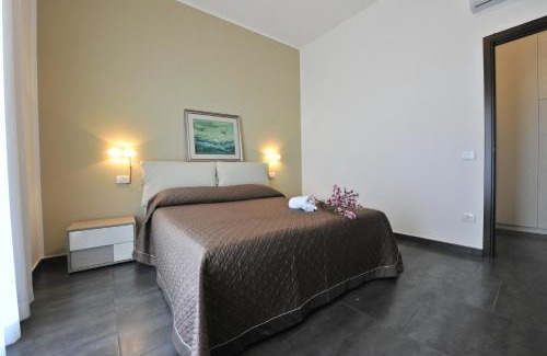 Altavilla Milicia Apartment | Discover Case Mistretta: Oceanfront Bliss with High Ratings