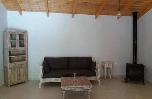 Lefkas House | Pet-Friendly Escape at Case of Dragano 2 with Ocean View