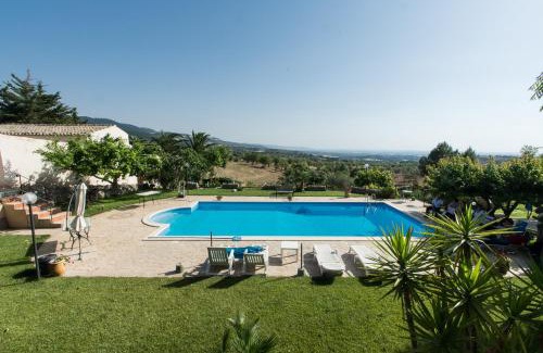 Chiaramonte Gulfi House | Exceptional Case Passamonte Agriturismo Resort & Rooms